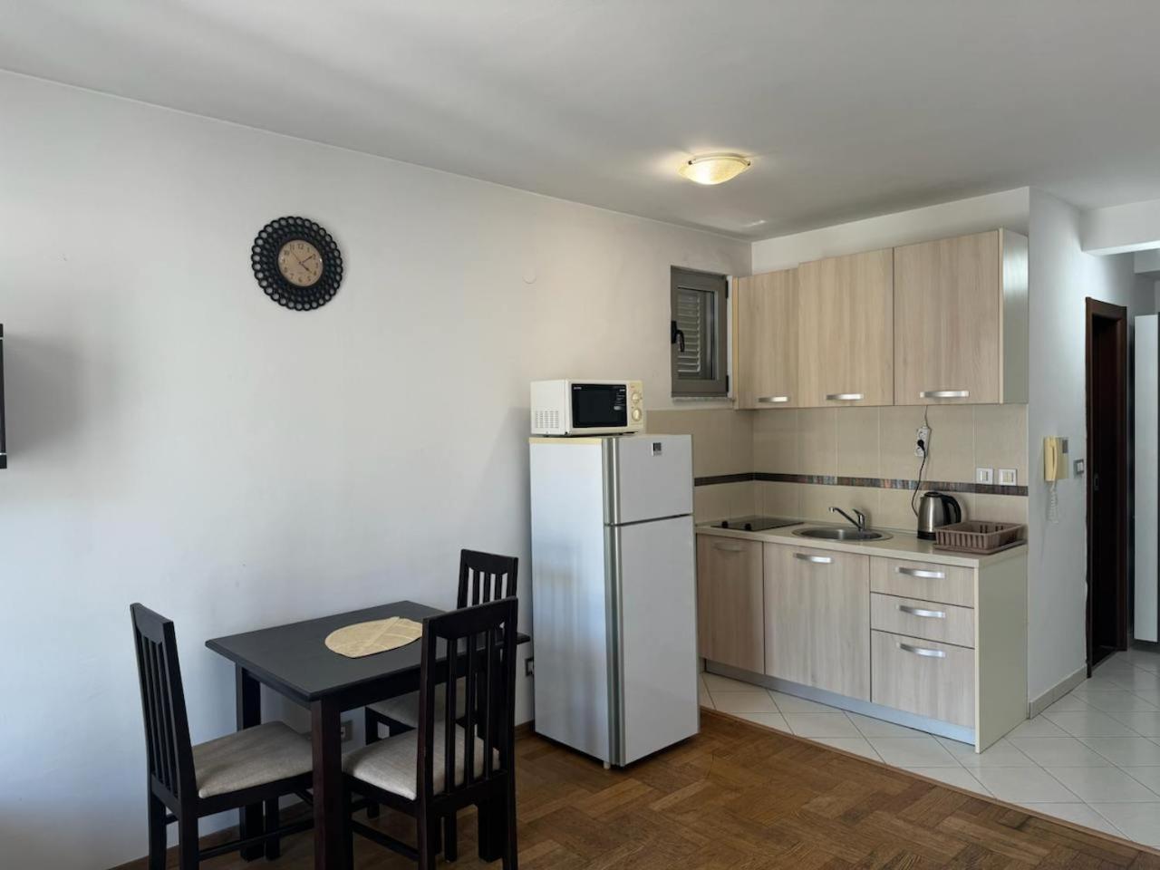 Apartments Montreal Budva Bilik gambar