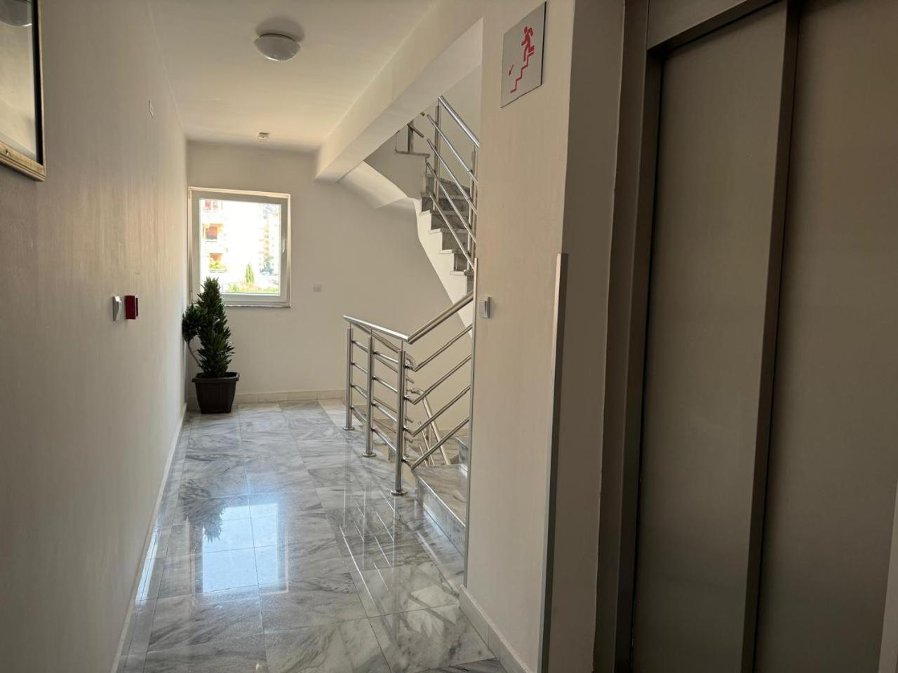 Apartments Montreal Budva Bilik gambar