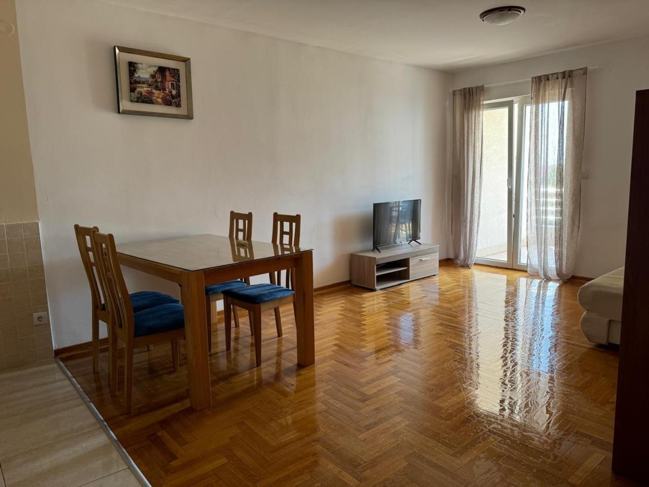 Apartments Montreal Budva Bilik gambar