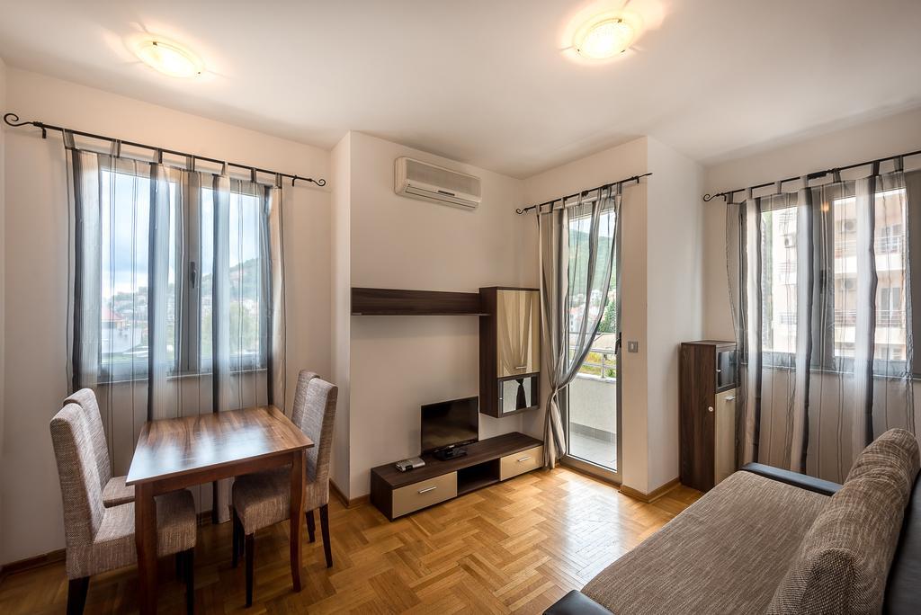 Apartments Montreal Budva Luaran gambar